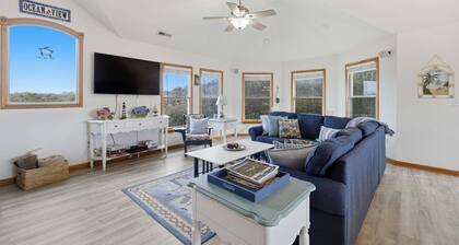 Golf & Surf 7BR: Private Pool, 5 Min to Beach