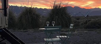 Chiricahua Sunsets -Beautiful 1 BR, pet-friendly RV with stunning mountain views