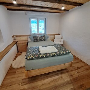 1 bedroom, WiFi, bed sheets - Apartment in Gustavhaus – Historic Charm, Modern Comfort, Wellness Shower & Wi-Fi (Meßstetten)