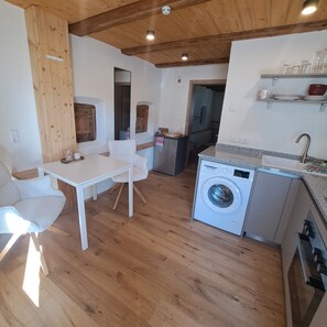 Interior - Apartment in Gustavhaus – Historic Charm, Modern Comfort, Wellness Shower & Wi-Fi (Meßstetten)