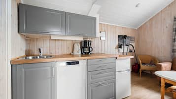 Basic Cabin | Interior