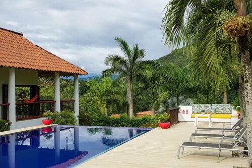 TopSpot® con Linda Vista al valle En Entrepuentes!