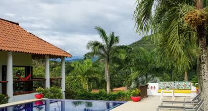 TopSpot® con Linda Vista al valle En Entrepuentes!