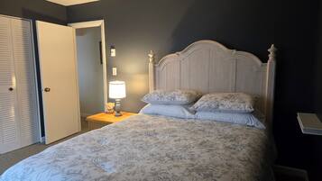 2 bedrooms, WiFi (free), bed sheets