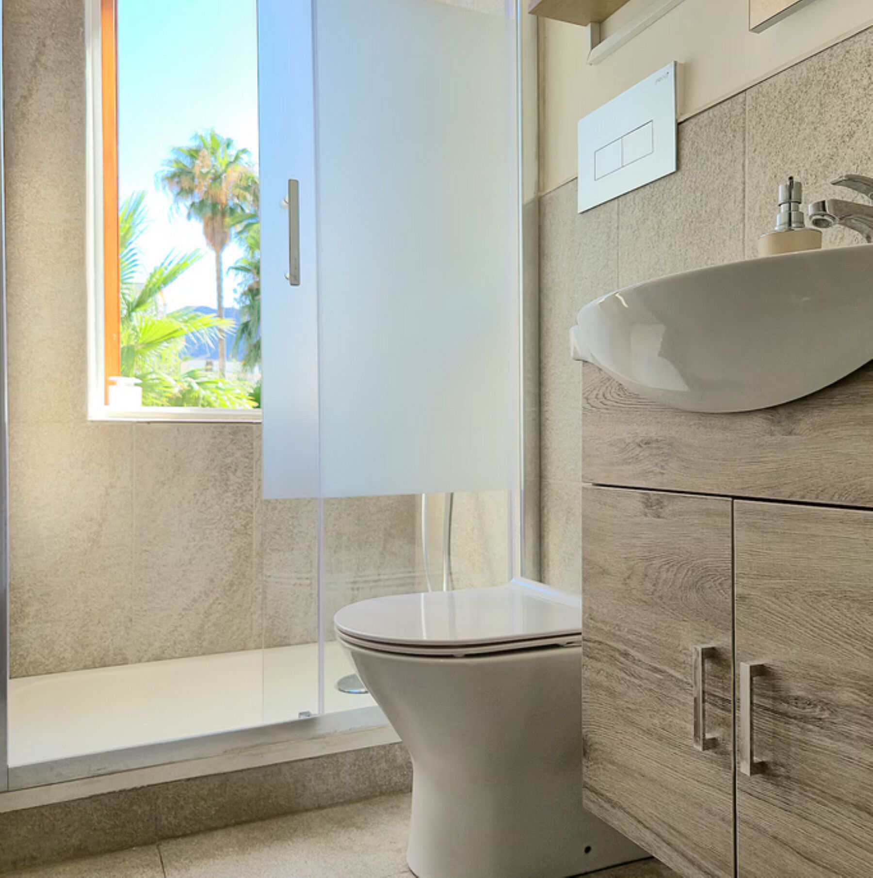 Exclusive-Villa, 4 Schlafzimmer, eigener Pool, eingeschränkter Meerblick | Badezimmer | Dusche, Haartrockner, Bidet, Handtücher