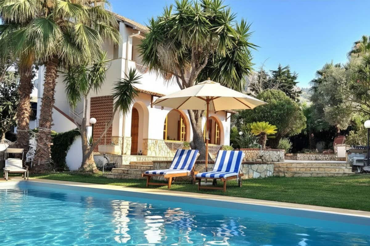 Exclusive Villa, 4 Bedrooms, Private Pool, Partial Sea View