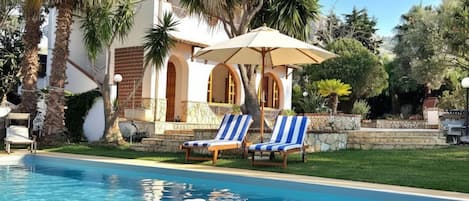 Exclusive Villa, 4 Bedrooms, Private Pool, Partial Sea View