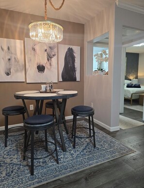 Dining - Cozy Tempe Condo King Bed, Pool & Gym Near ASU & Sonoran University Medical (Tempe)