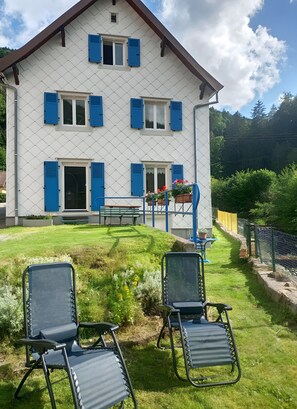 Property grounds - Gite Les Jonquilles in Mittlach – Spacious, Peaceful Ground-Floor Retreat (Mittlach)