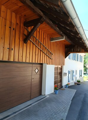 Exterior detail - Gite Les Jonquilles in Mittlach – Spacious, Peaceful Ground-Floor Retreat (Mittlach)