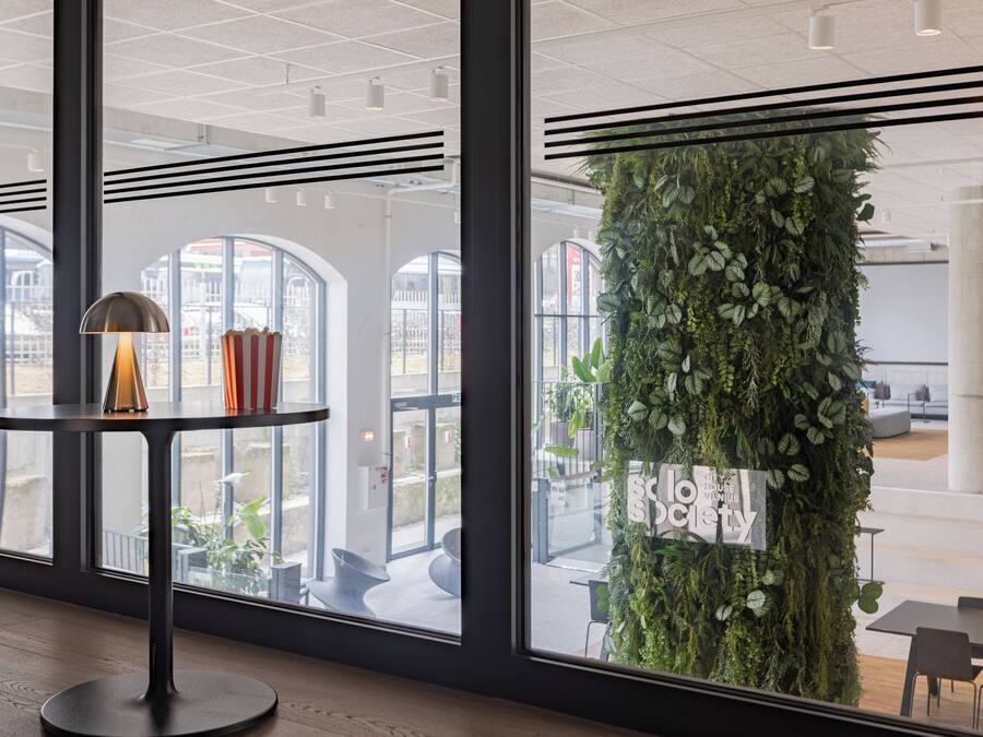 المنشأة من الداخل