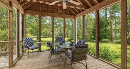 Game Room, Cozy & Mins to Beaches!