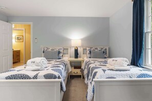 3 bedrooms, iron/ironing board, WiFi, bed sheets - Game Room, Cozy & Mins to Beaches! (Eastham)