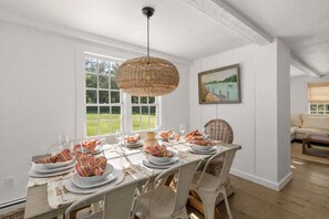 Dining - Walk to Water, Cozy, Dog Friendly! (Orleans)