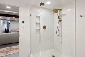 Shower, hair dryer, towels, shampoo - Chic Boho Escape Minutes to Nauset Beach! (Orleans)