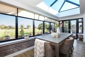 Dining - Michaelmas  - sleeps 6 guests  in 3 bedrooms (Stanhoe)