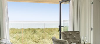 Washington Beach House - sleeps 6 guests  in 3 bedrooms