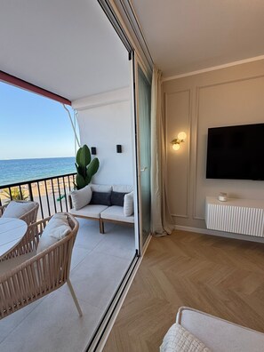 Comfort Apartment, Balcony, Beach View | Living area - Beachfront Apartment with Sea View (Benidorm)