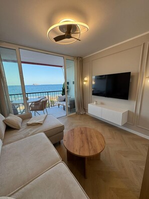 Comfort Apartment, Balcony, Beach View | Living area - Beachfront Apartment with Sea View (Benidorm)