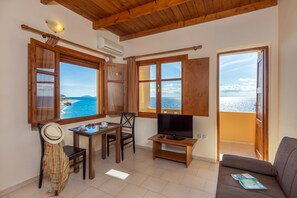TV - Villa Maria Apt 8 (Ligres)