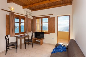 TV - Villa Maria Apt 8 (Ligres)