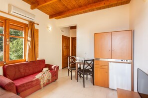 TV - Villa Maria Apt 10 (Ligres)