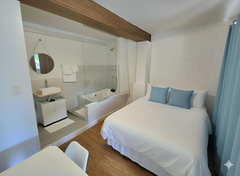 Standard-sviitti, 1 parisänky, tupakointi kielletty, näköala uima-altaalle