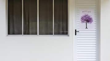 Standardsuite - 1 dobbeltseng - ikke-ryger - udsigt til pool | Udvendig detalje