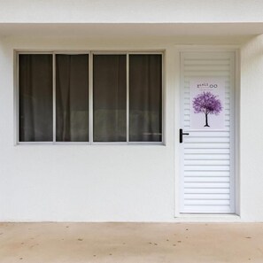 Suíte standard, 1 cama de casal, para não fumantes, vista para a piscina | Detalhe da fachada