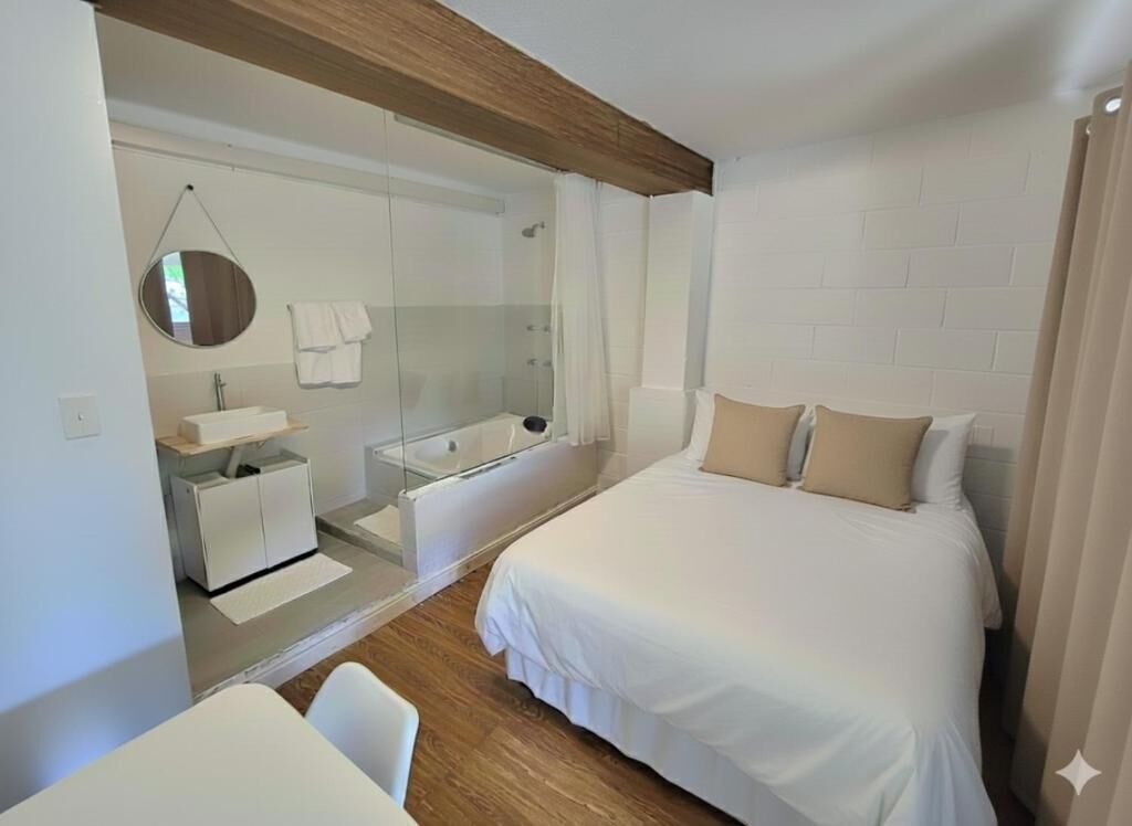 Standard-Suite, 1 Doppelbett, Nichtraucher, Poolblick