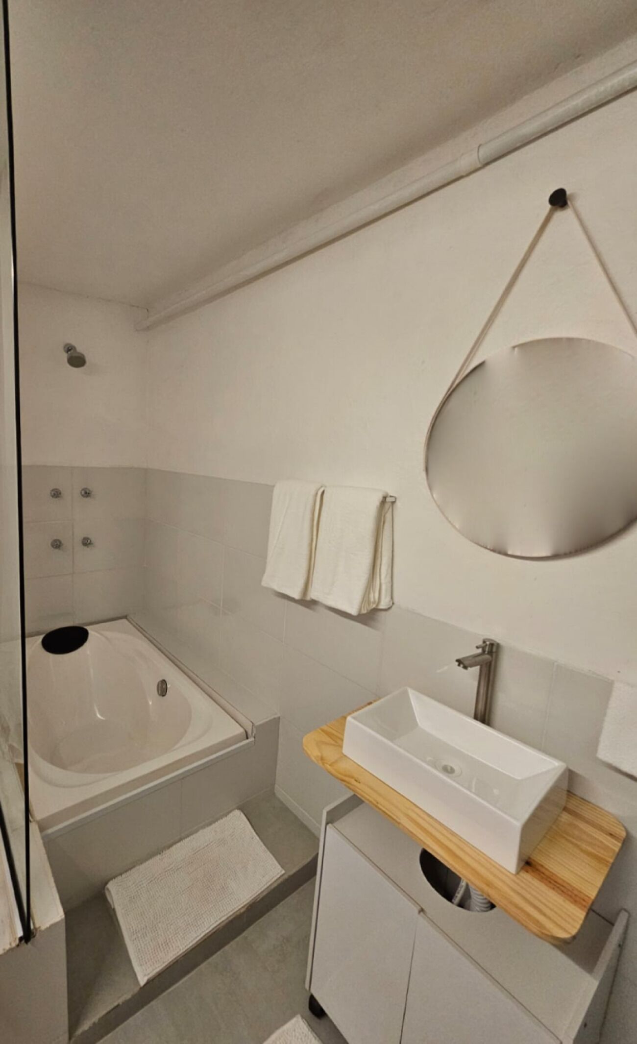 Standard-Suite, 1 Doppelbett, Nichtraucher, Poolblick | Badezimmer