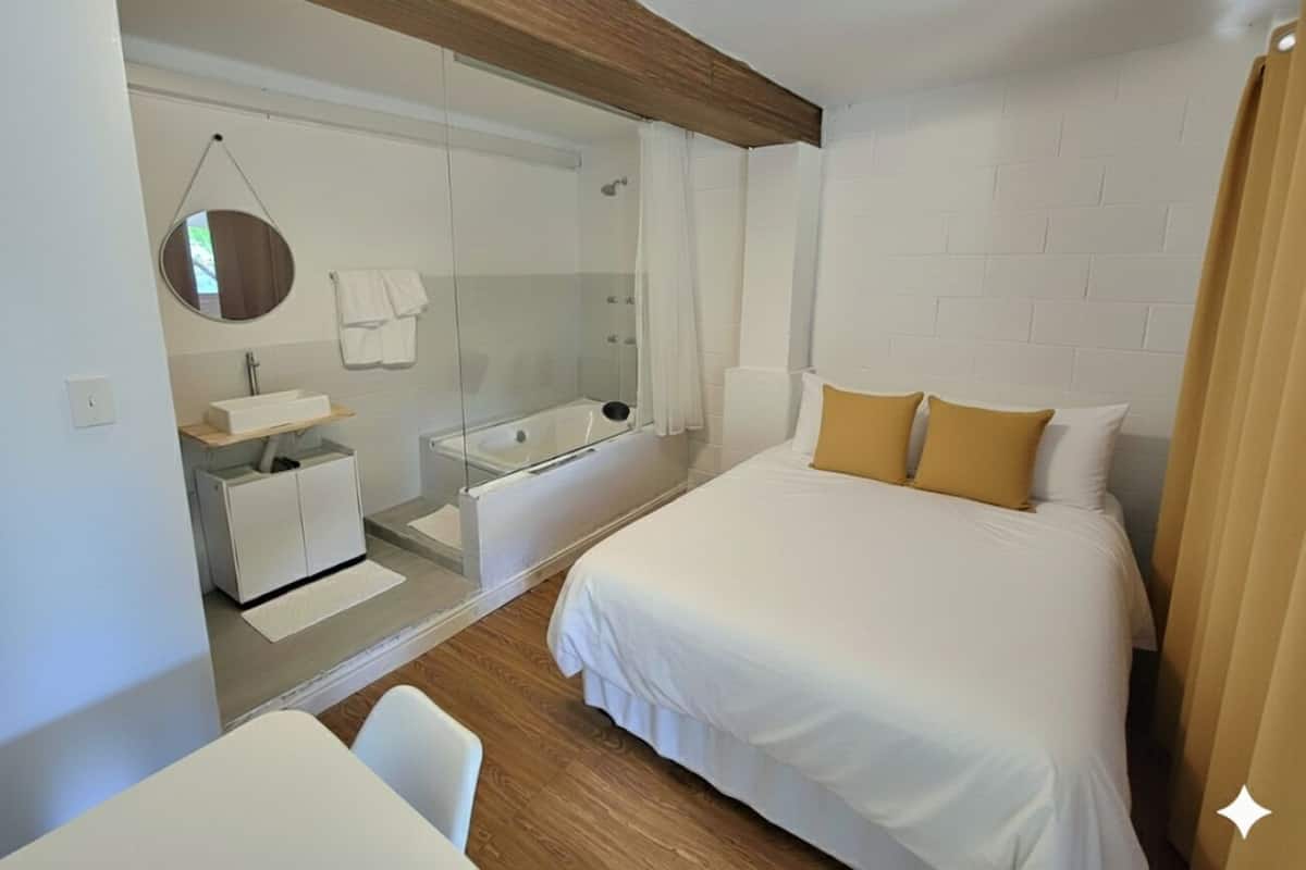 Standardsuite - 1 dobbeltseng - ikke-ryger - udsigt til pool