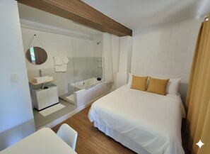 ห้องสแตนดาร์ดสวีท, เตียงใหญ่ 1 เตียง, ปลอดบุหรี่, วิวสระว่ายน้ำ