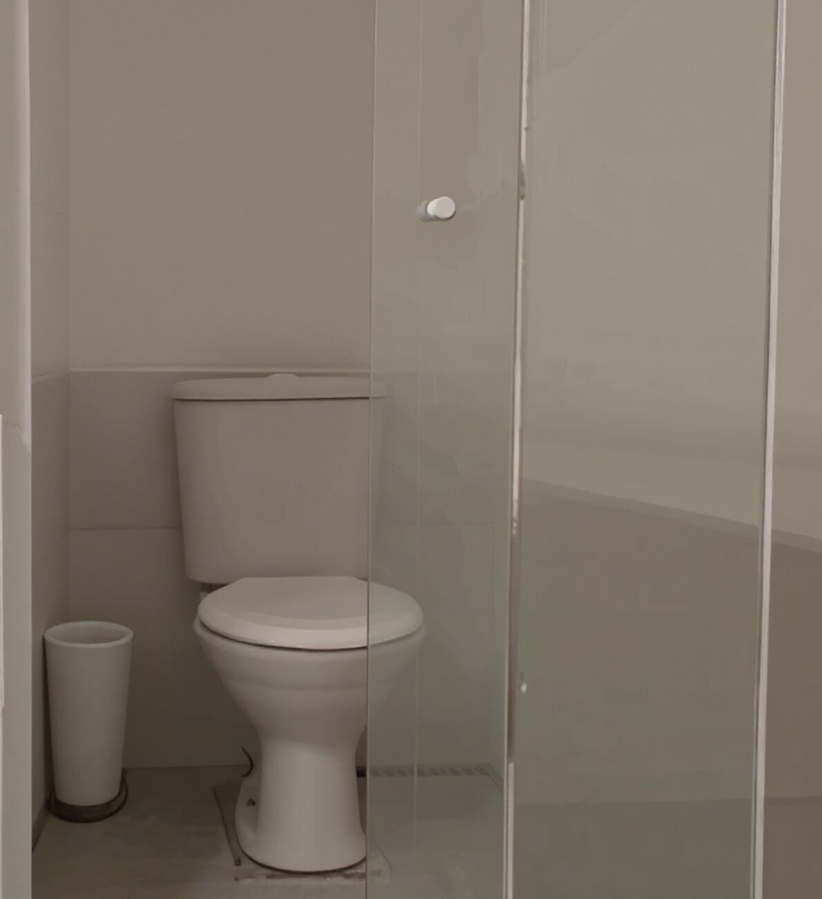 Svit Standard - 1 dubbelsäng - icke-r ökare - utsikt mot poolen | Badrum