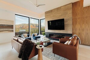 TV - Sedona's Crown Jewel - Luxury New Build, Pool, Spa (Sedona)