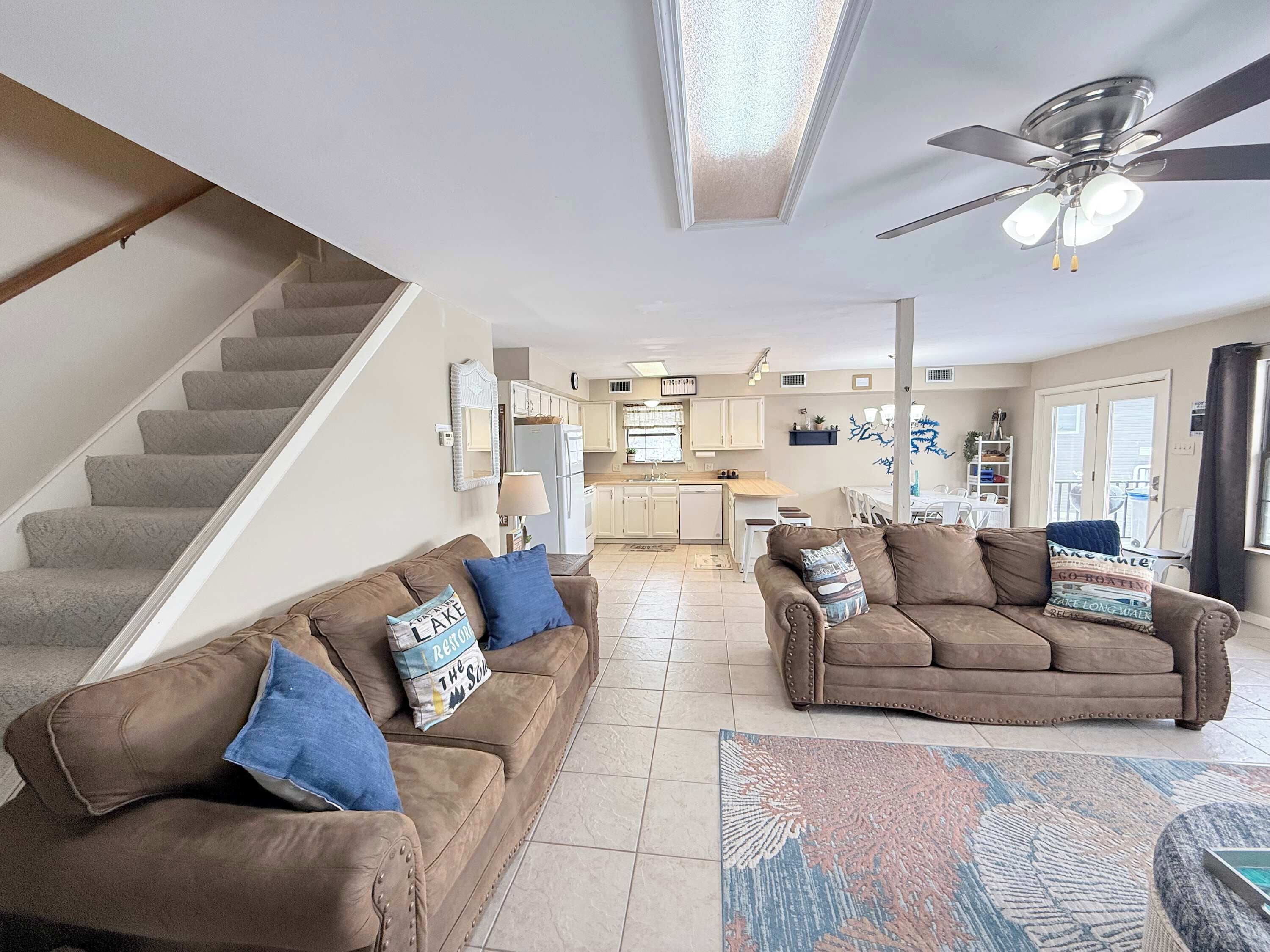 House, Multiple Beds, Hot Tub (A-Frame of Mind) | Living area