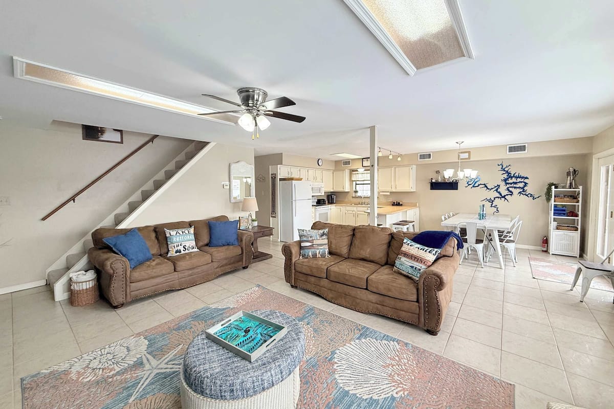 独立别墅, 多张床, 热水浴缸 (A-Frame of Mind) | 起居区