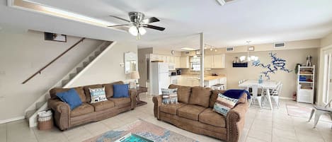 House, Multiple Beds, Hot Tub (A-Frame of Mind) | Living area