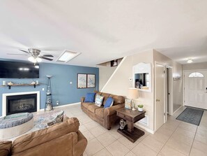 Casa, varias camas, bañera de hidromasaje (A-Frame of Mind) | Zona de estar