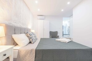 2 habitaciones, tabla de planchar con plancha, wifi y ropa de cama 