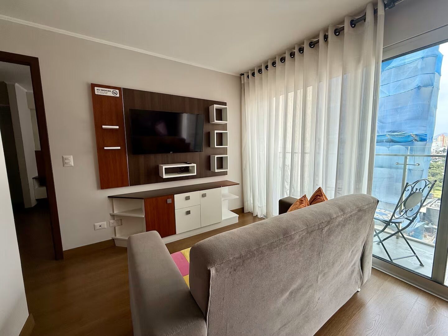 Leilighet, balkong, byutsikt | Oppholdsområde