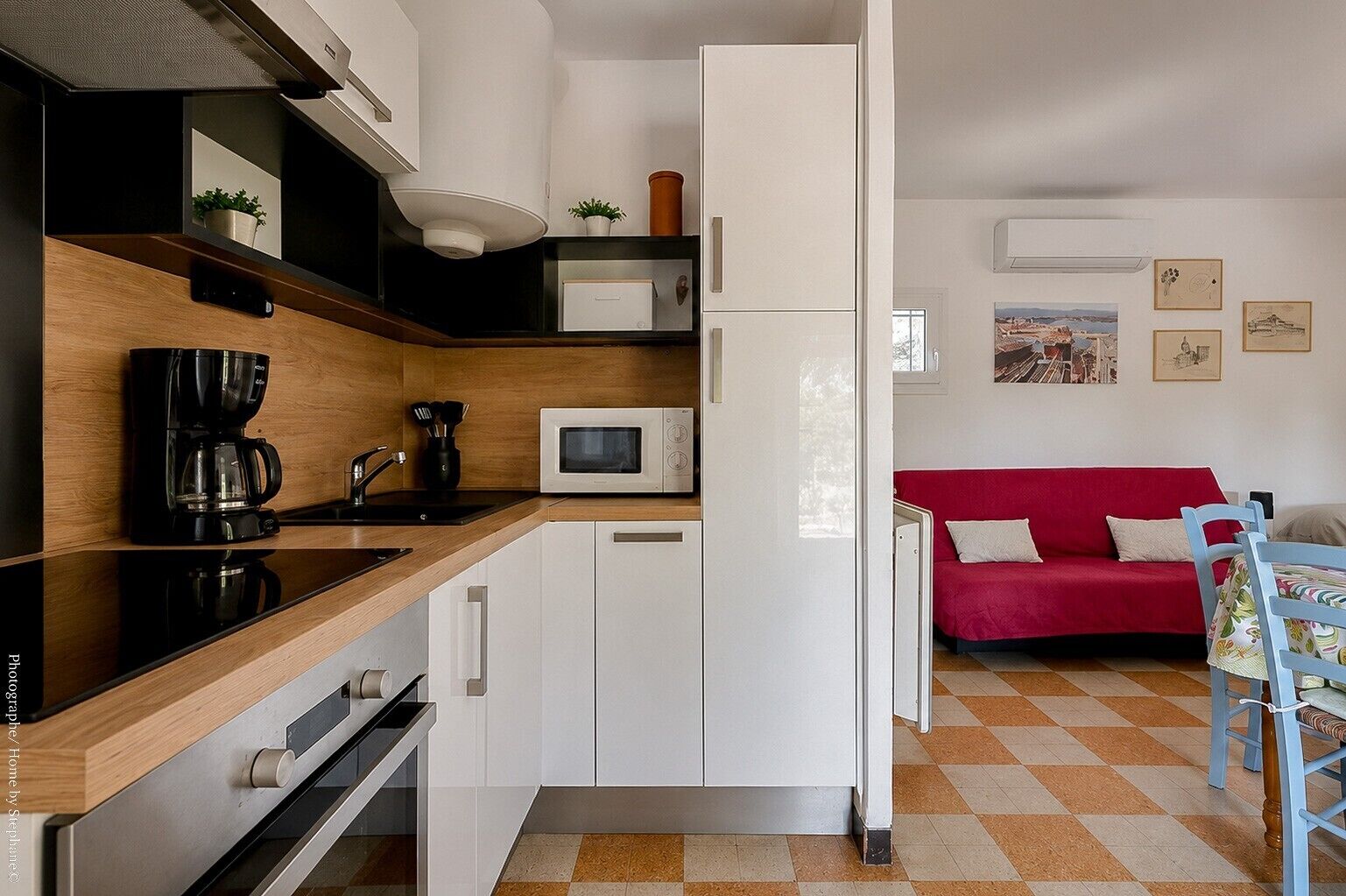 Frigorífico, microondas, horno y placa de cocina