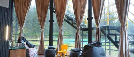 Family Studio Suite, Balcony, Garden View | Interior