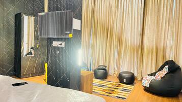 Familie-studiosuite, balkong, hageutsikt