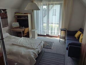1 bedroom, iron/ironing board, WiFi, bed sheets - HELLO AND WELCOME. (Rostock)