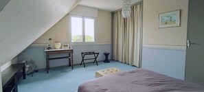 4 Schlafzimmer, Reisekinderbett, Internetzugang, Bettwäsche
