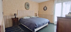 4 Schlafzimmer, Reisekinderbett, Internetzugang, Bettwäsche