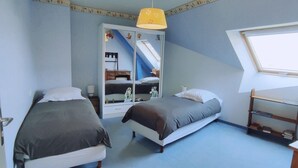 4 soverom, reiseseng for barn, internettilgang og sengetøy