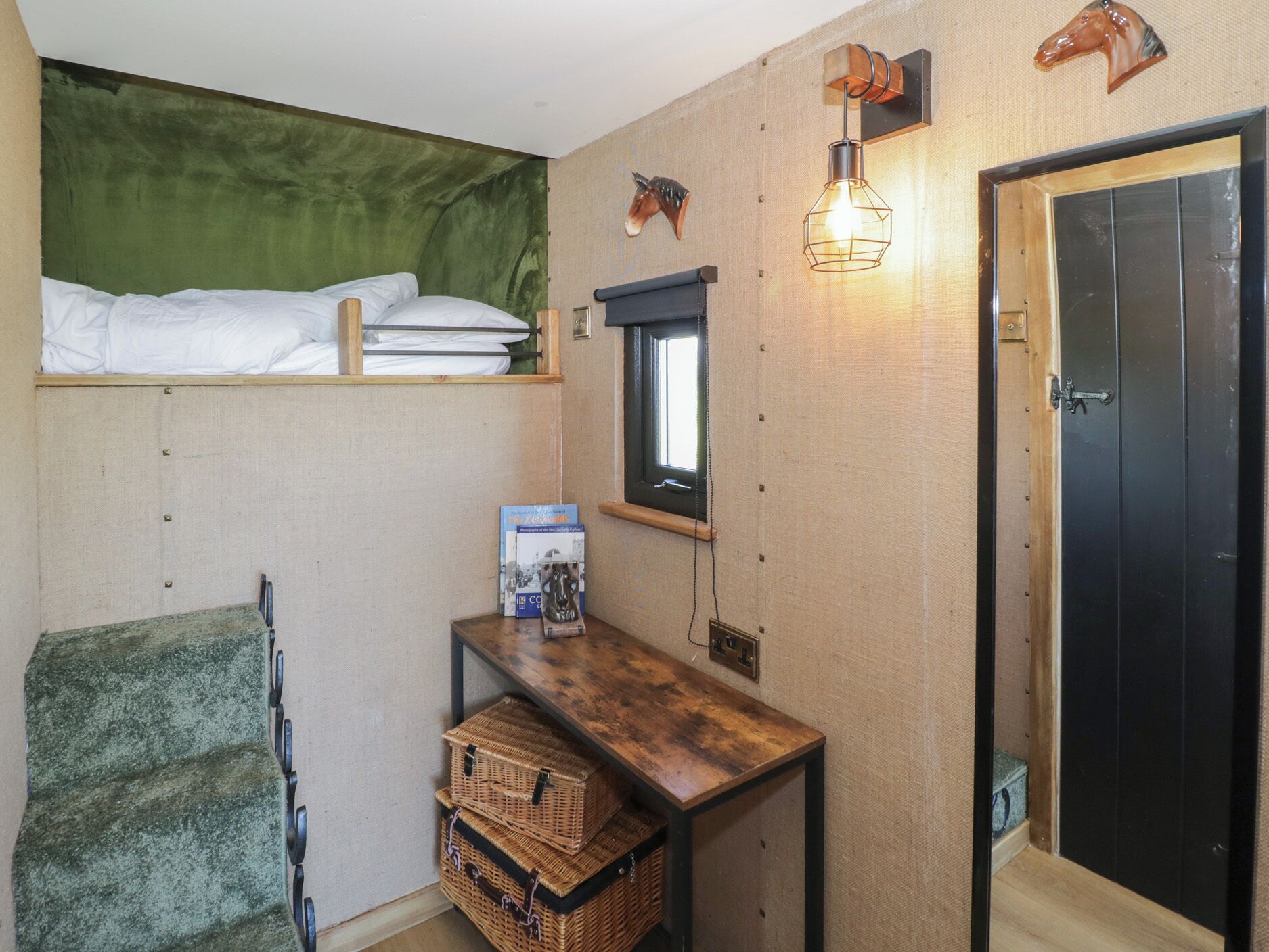Gigi's Horsebox, Pet Friendly, With A Garden In Broadway - Winchcombe