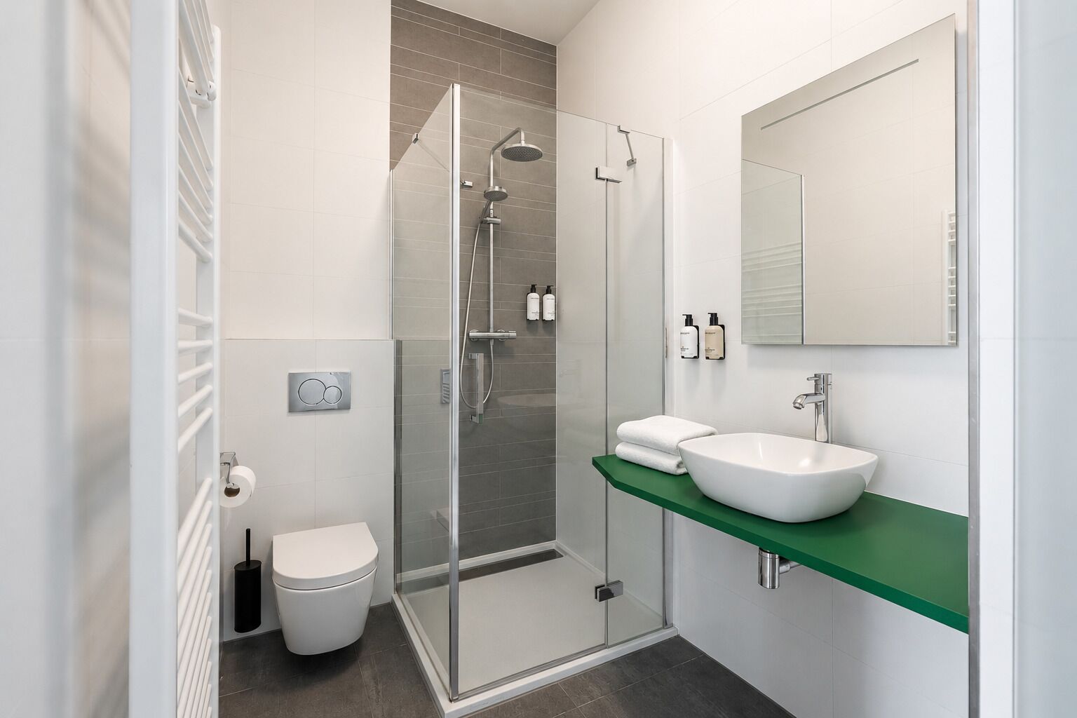 Deluxe Double Room | Bathroom | Towels, soap, shampoo, toilet paper